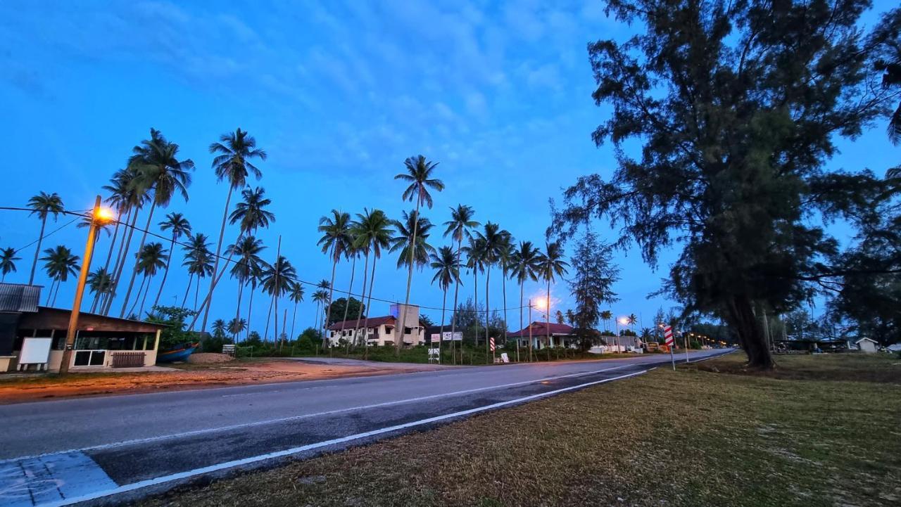 Готель Rumah Tamu Tepi Pantai Дунґун Екстер'єр фото