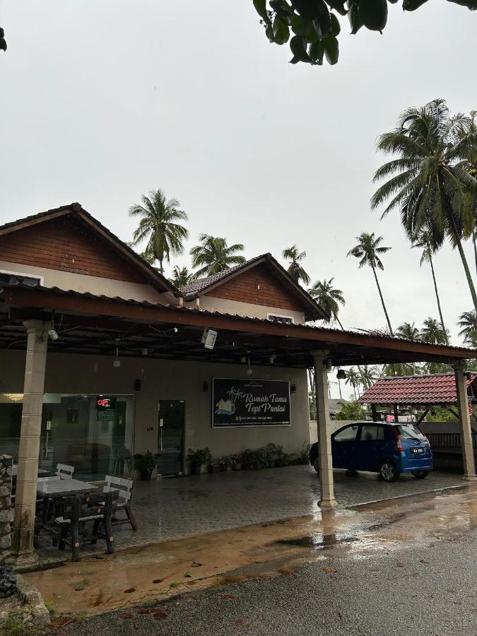 Готель Rumah Tamu Tepi Pantai Дунґун Екстер'єр фото